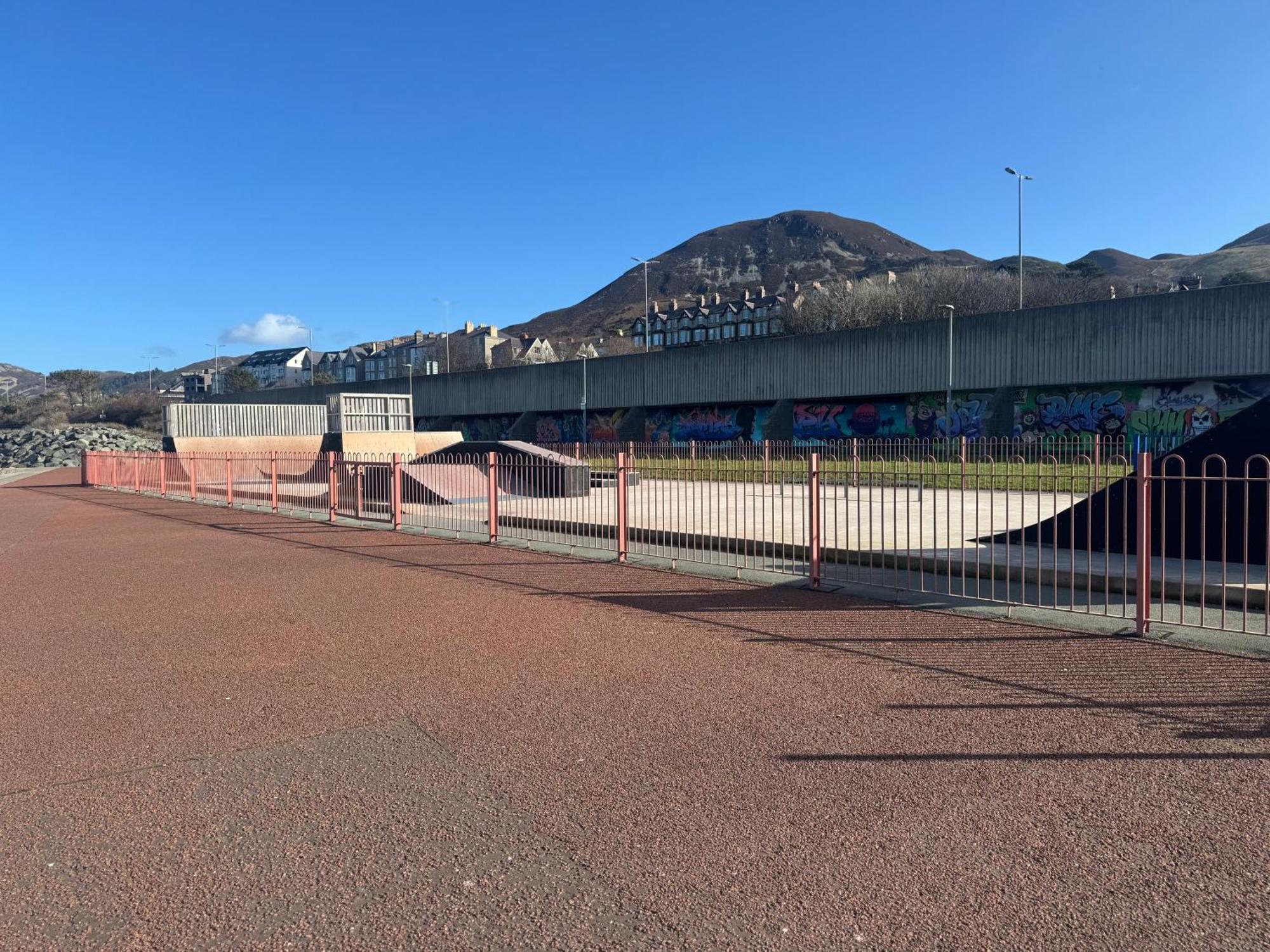 Lovely New 2 Bedroom Condo With Stunning Seaviews Penmaenmawr Exterior photo