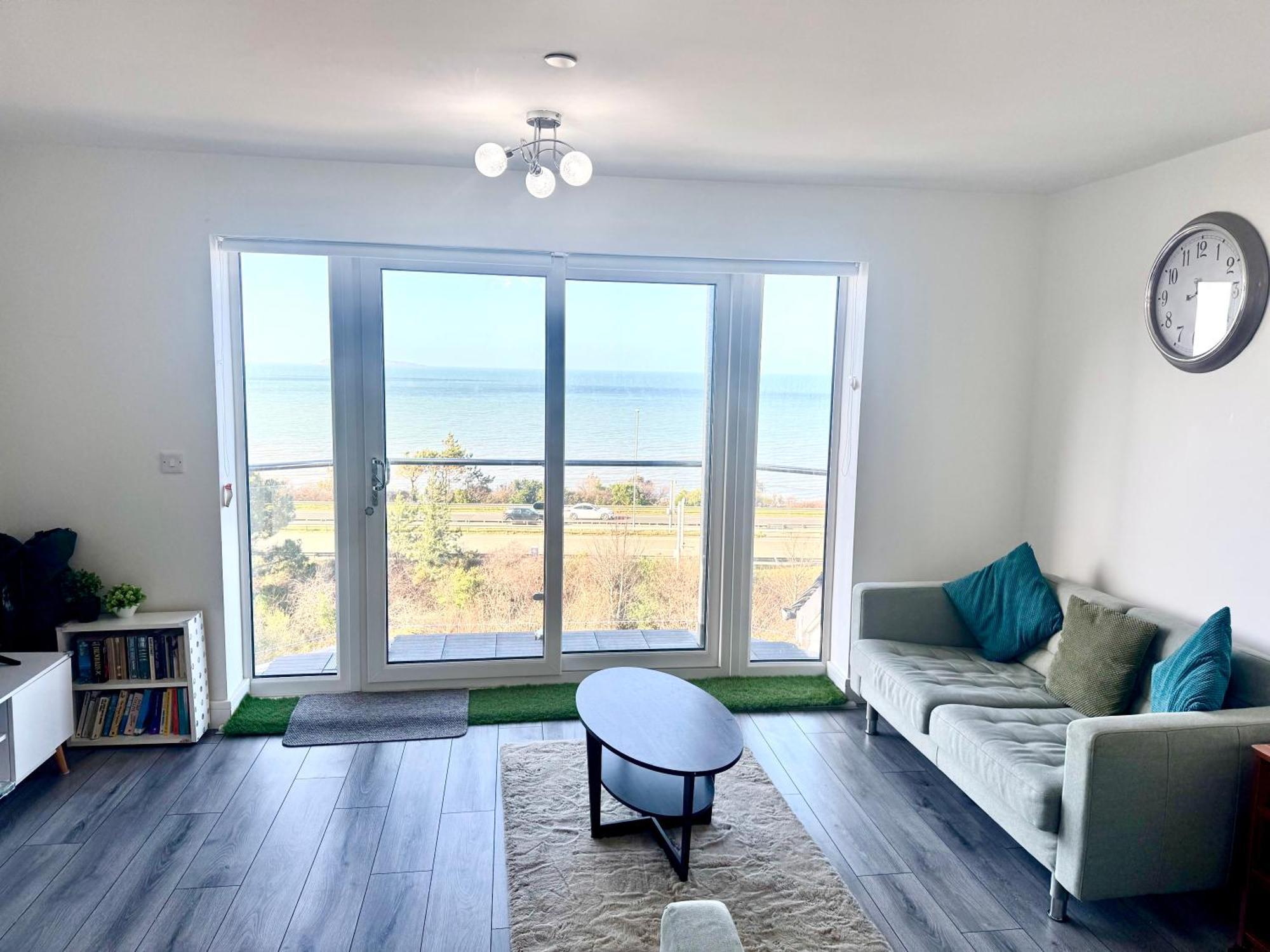 Lovely New 2 Bedroom Condo With Stunning Seaviews Penmaenmawr Exterior photo