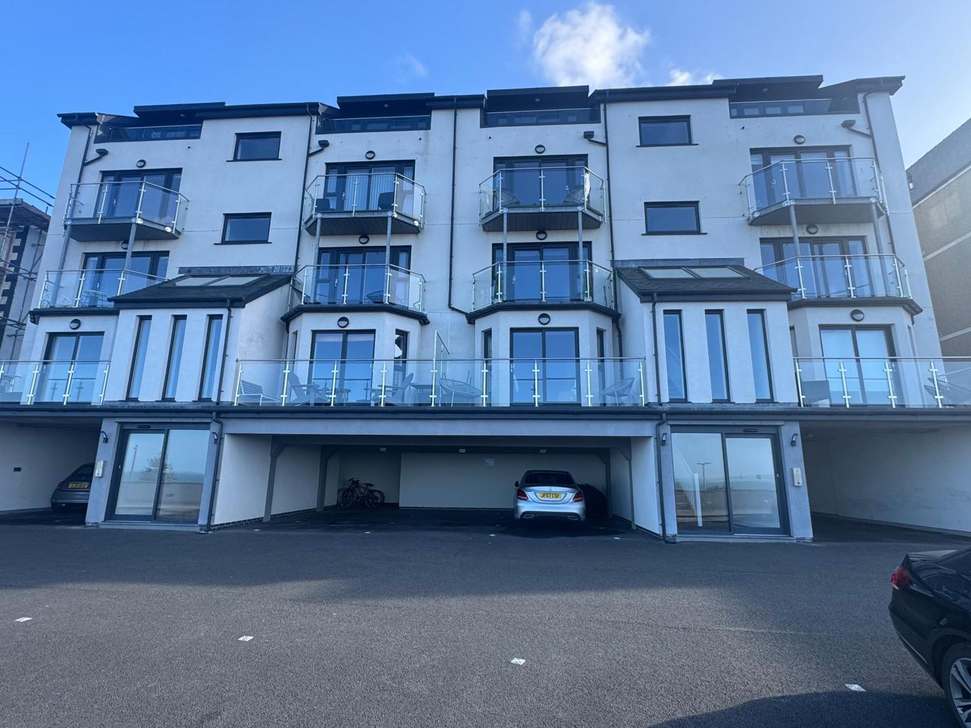 Lovely New 2 Bedroom Condo With Stunning Seaviews Penmaenmawr Exterior photo